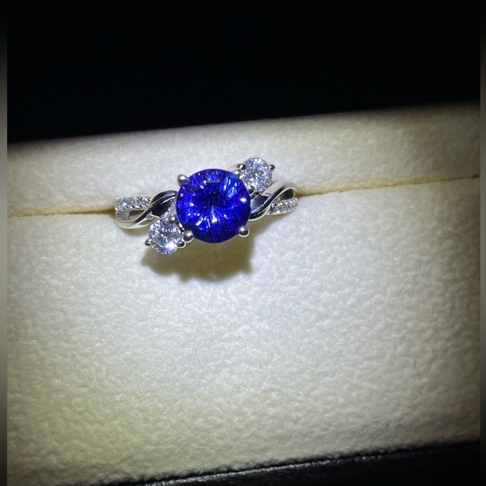 Tanzanite and Diamond Twisted Vine Ring